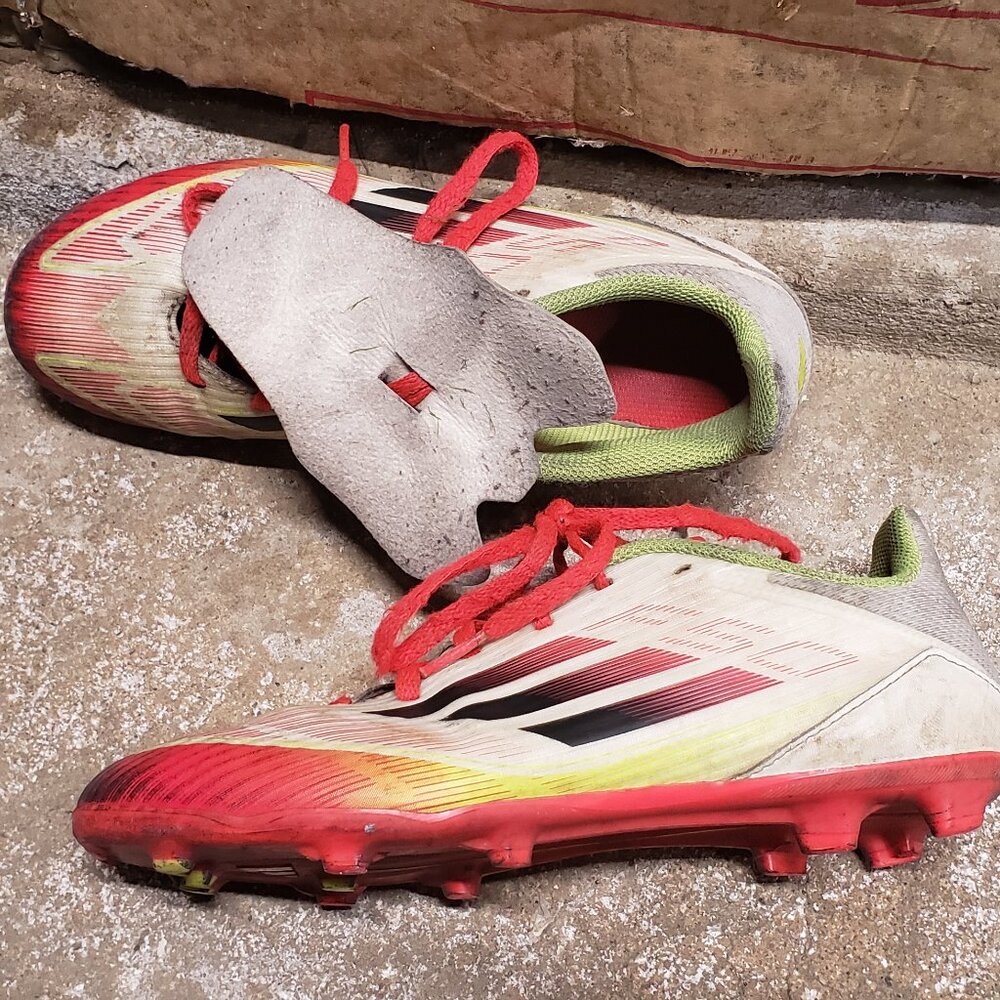 ADIDAS F50 YOUTH SOCCER CLEATS (SIZE 4.5)